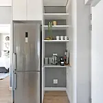 Freya - Stunning 2 Bed With City & Table Mountain Views !