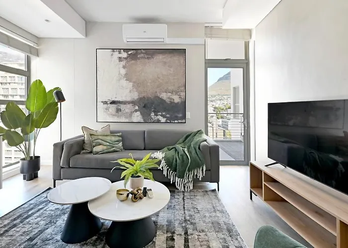 Freya - Stunning 2 Bed With City & Table Mountain Views !