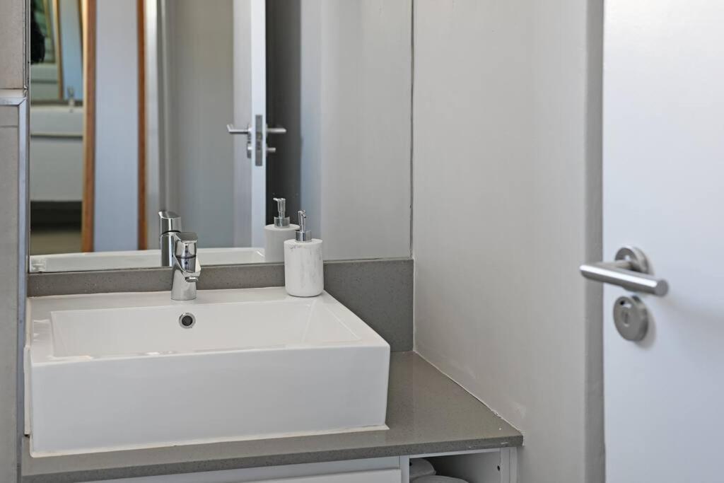 Freya - Stunning 2 Bed With & Table Mountain Views ! * Le Cap