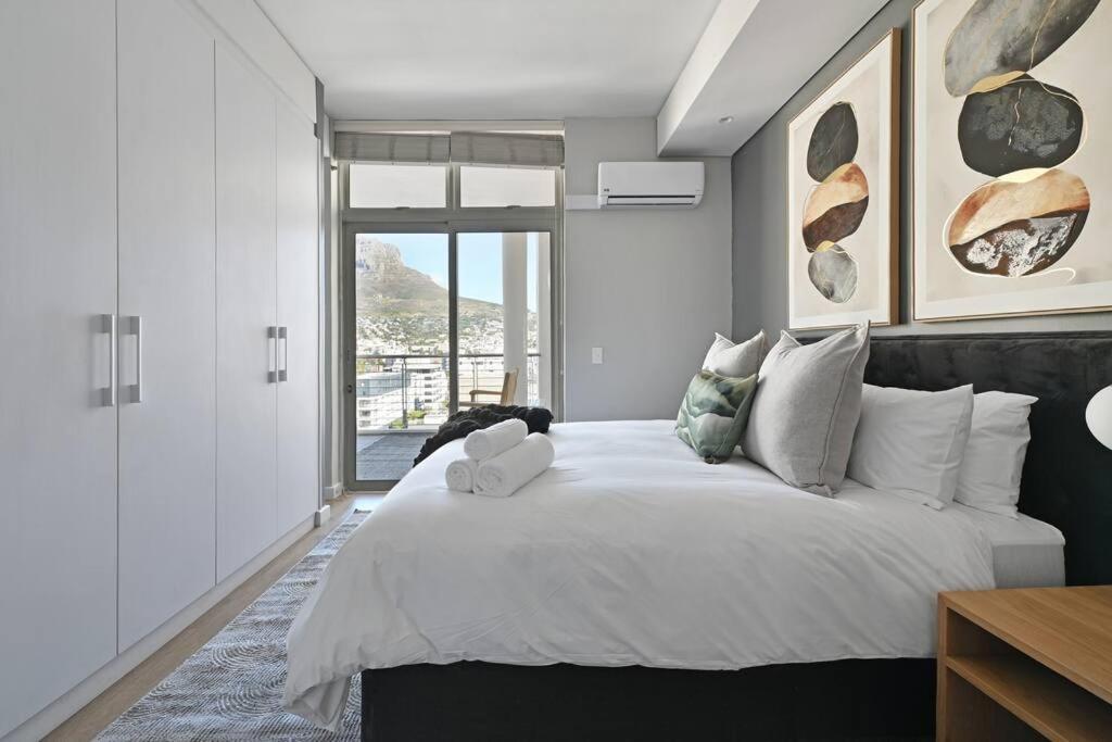 Freya - Stunning 2 Bed With & Table Mountain Views ! * Cape Town