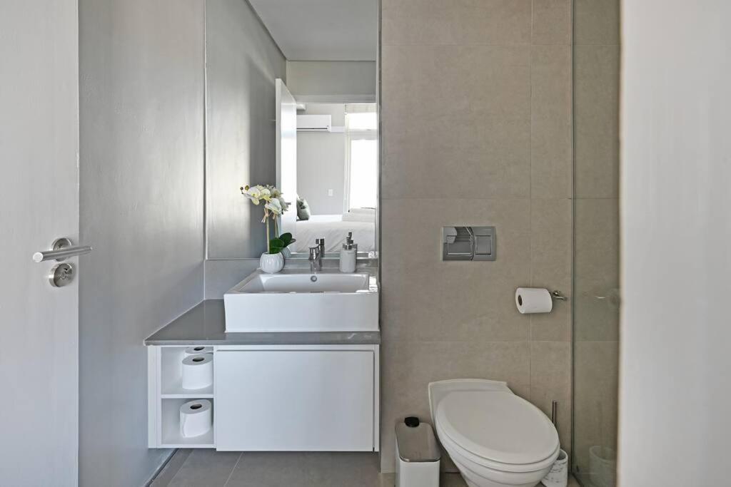 Freya - Stunning 2 Bed With & Table Mountain Views !
