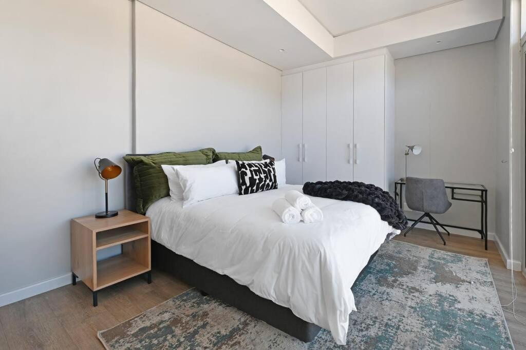 Freya - Stunning 2 Bed With & Table Mountain Views ! * Le Cap