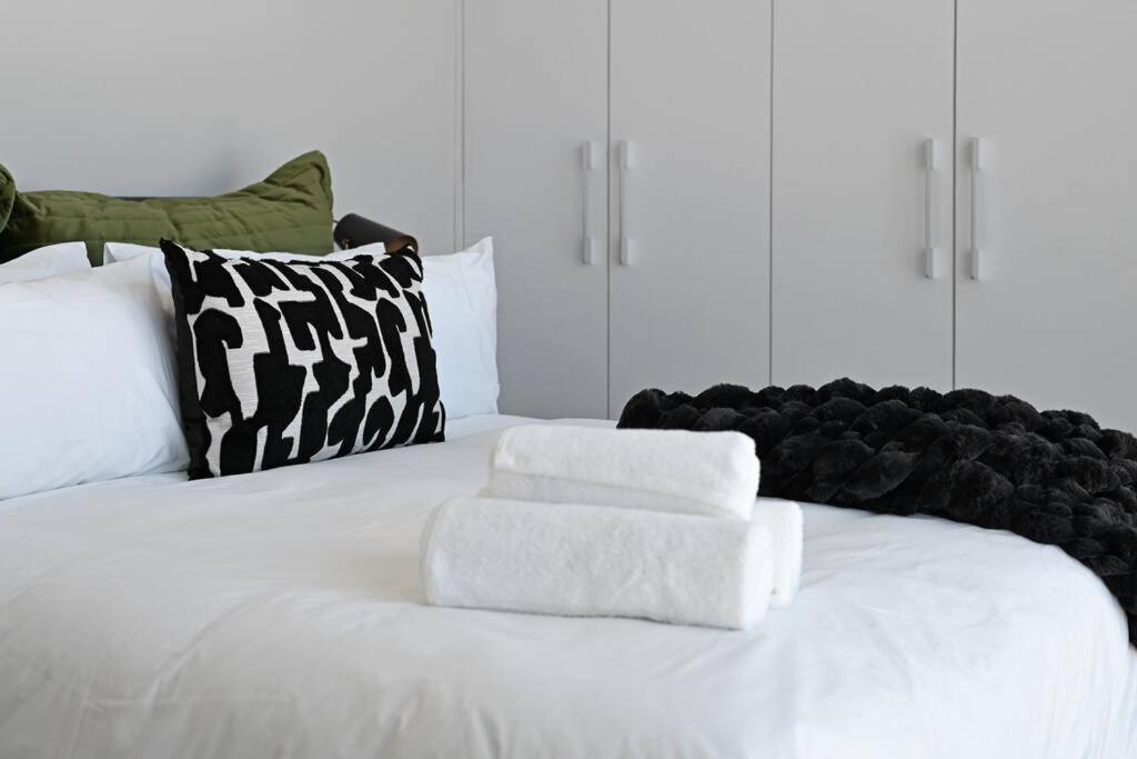 Freya - Stunning 2 Bed With & Table Mountain Views ! Appartement