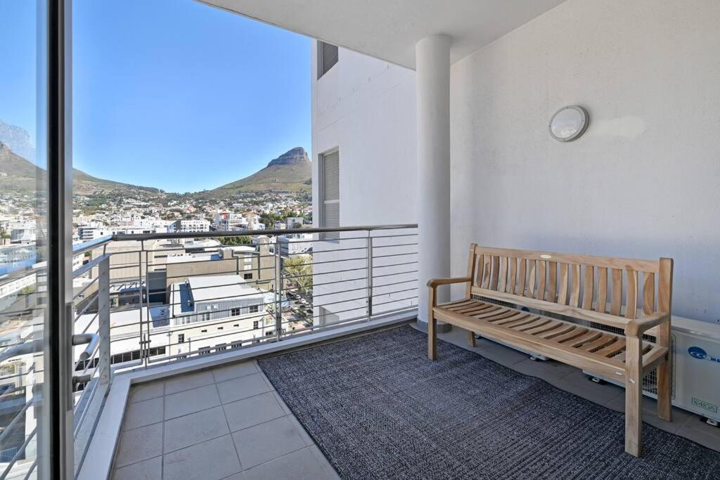 Apartment Freya - Stunning 2 Bed With & Table Mountain Views !