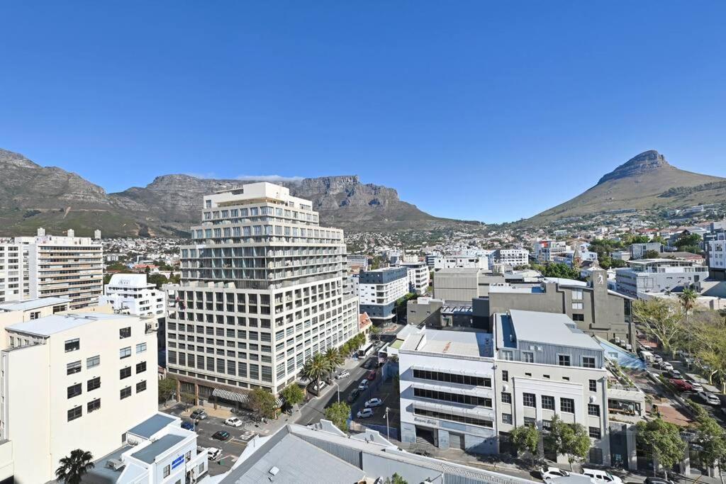 Freya - Stunning 2 Bed With & Table Mountain Views ! Cape Town