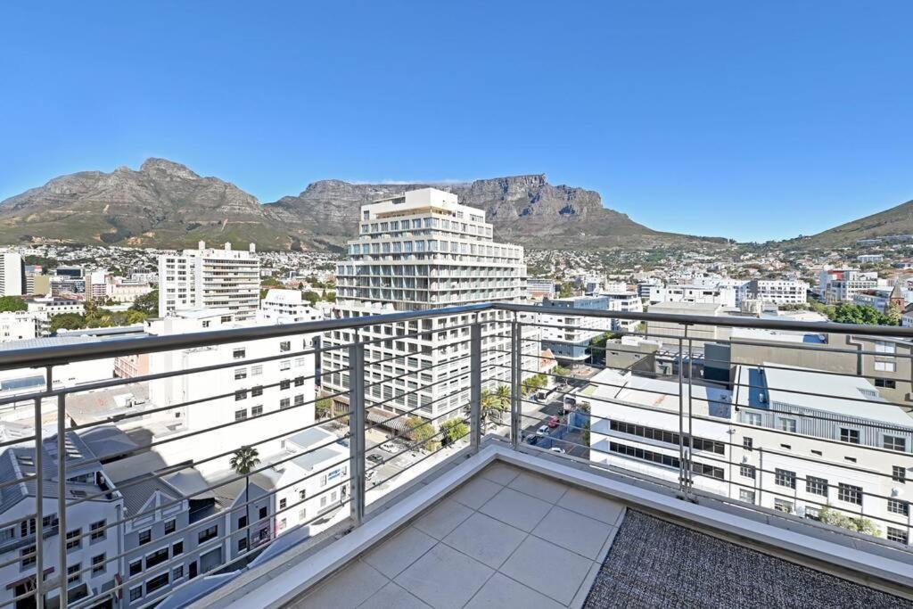 Freya - Stunning 2 Bed With & Table Mountain Views ! * Le Cap