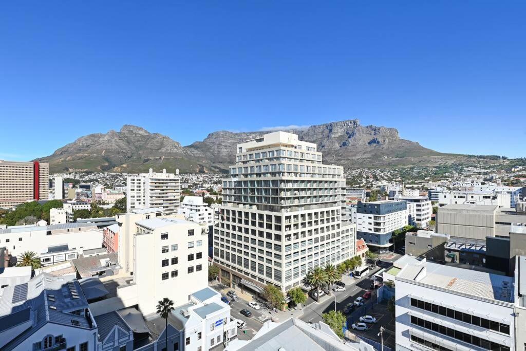 Appartement Freya - Stunning 2 Bed With & Table Mountain Views ! *