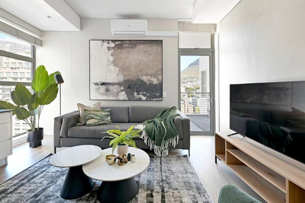 Freya - Stunning 2 Bed With & Table Mountain Views ! Appartement